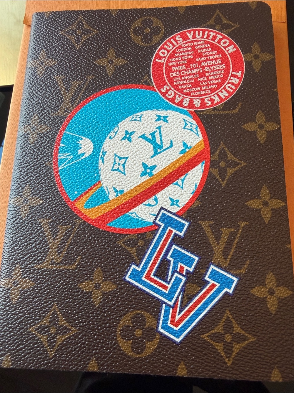 New Louis Vuitton Monogram World Tour Clemence Notebook MM. - Picture 2 of 5